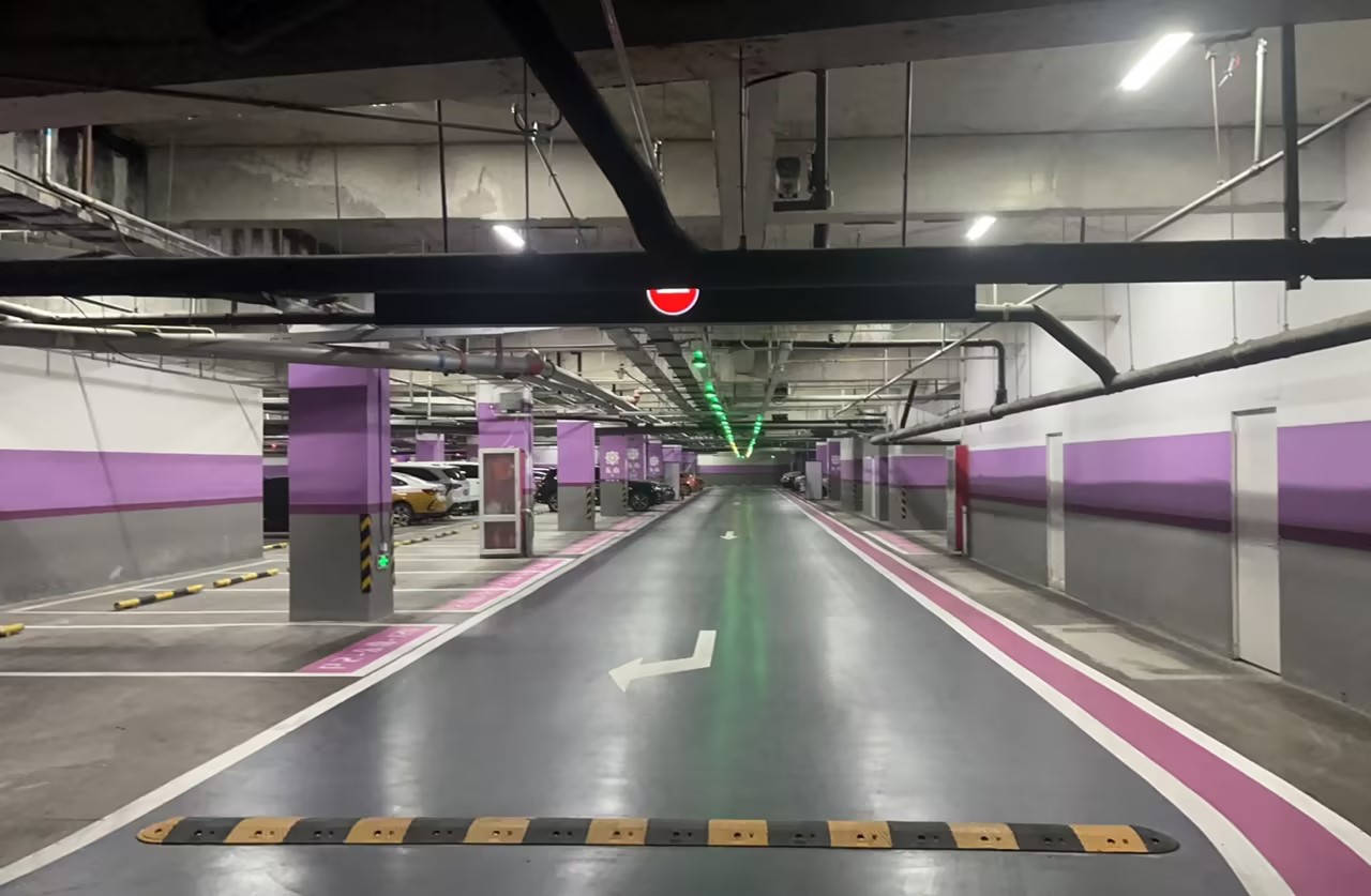 王府井奥莱UP TOWN停车场